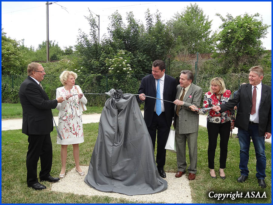 The unveiling of the memorial in memory of Dr Caillard