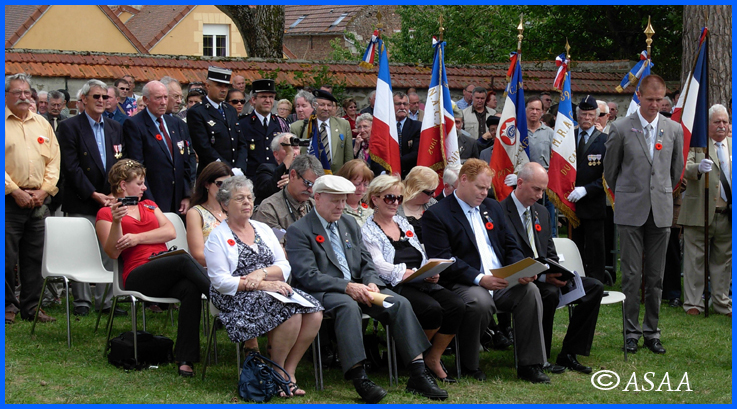 Sacy-le-Grand - Cérémonie en l'honneur du F/O MacKenzie