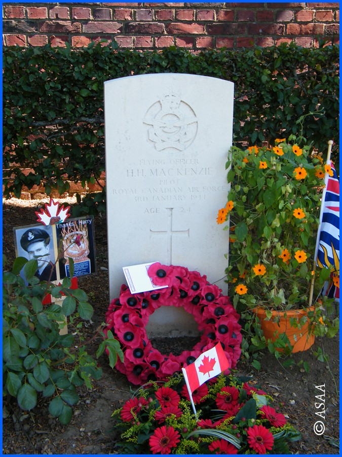 Beauvais-Marissel cemetery - F/O Henry Hector MacKenzie's grave 